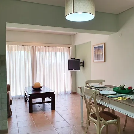 Limelight Apartment Nikiana